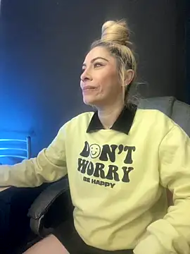 Snapshot of viktoria_davis_ chatting on November 27, 12:24 am viktoria davis online show from November 27, 12:24 am