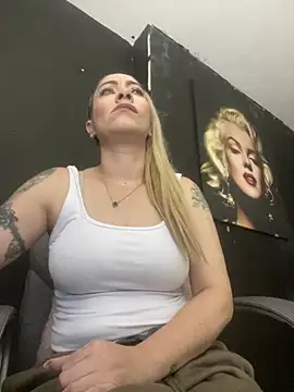 viktoria davis  online show from March 7, 10:07 pm