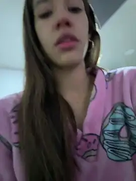 Snapshot of zoe_storm chatting on January 21, 2:43 am zoe storm online show from January 21, 2:43 am