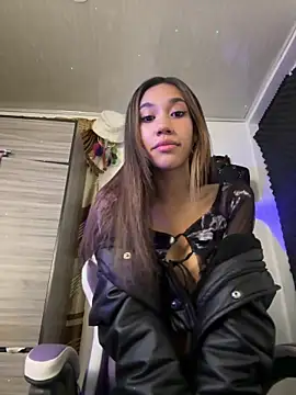 Snapshot of zoe_storm chatting on January 22, 2:37 am zoe storm online show from January 22, 2:37 am