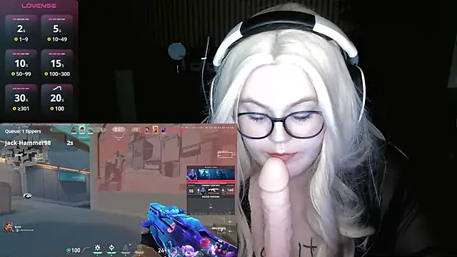 Snapshot of EveBaker04 chatting on March 2, 11:20 pm EveBaker04 online show from March 2, 11:20 pm