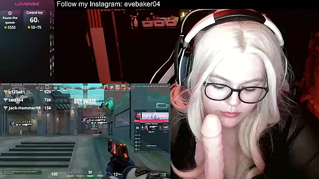 Snapshot of EveBaker04 chatting on March 9, 11:46 pm EveBaker04 online show from March 9, 11:46 pm