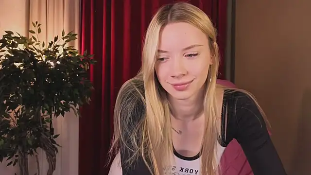 Snapshot of katt__y chatting on November 27, 5:09 am katt y online show from November 27, 5:09 am