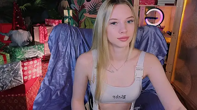 Snapshot of katt__y chatting on December 5, 5:16 am katt y online show from December 5, 5:16 am