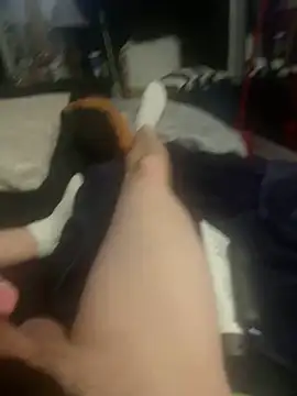 Snapshot of biggzee6 chatting on February 3, 7:40 am biggzee6 online show from February 3, 7:40 am