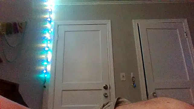 Snapshot of biggzee6 chatting on February 11, 9:20 am biggzee6 online show from February 11, 9:20 am