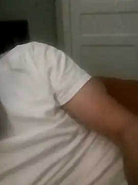 Snapshot of biggzee6 chatting on February 22, 6:50 am biggzee6 online show from February 22, 6:50 am