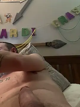 Snapshot of biggzee6 chatting on February 22, 9:56 am biggzee6 online show from February 22, 9:56 am