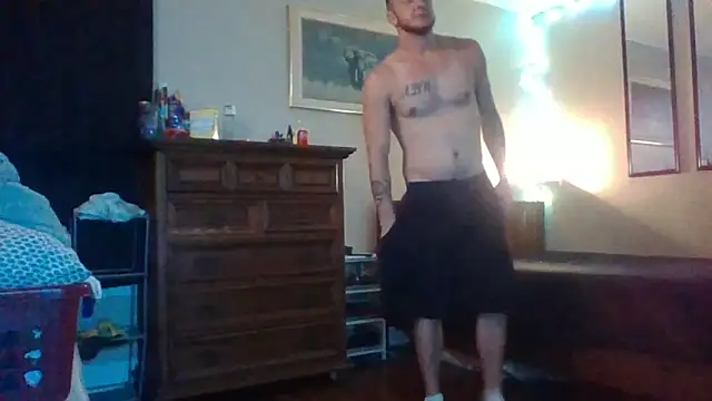 Snapshot of biggzee6 chatting on September 14, 7:07 am biggzee6 online show from September 14, 7:07 am