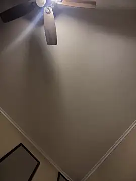 Snapshot of biggzee6 chatting on October 10, 5:28 am biggzee6 online show from October 10, 5:28 am