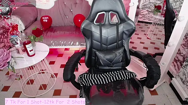 Snapshot of Skye_Little_v chatting on February 14, 10:49 am Skye Little v online show from February 14, 10:49 am