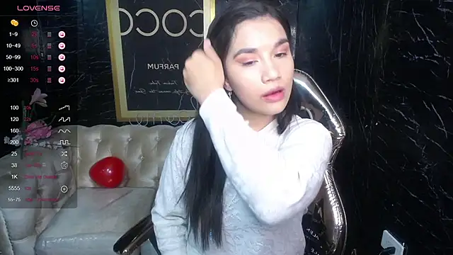 Snapshot of Skye_Little_v chatting on February 14, 2:44 pm Skye Little v online show from February 14, 2:44 pm