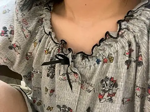 Snapshot of riri_riri_jp chatting on September 13, 10:37 am riri riri jp online show from September 13, 10:37 am