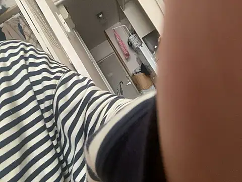 Snapshot of riri_riri_jp chatting on November 3, 1:51 am riri riri jp online show from November 3, 1:51 am