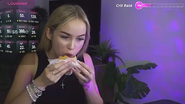 Snapshot of DakotaaJohnnson chatting on September 12, 8:25 am DakotaaJohnnson online show from September 12, 8:25 am