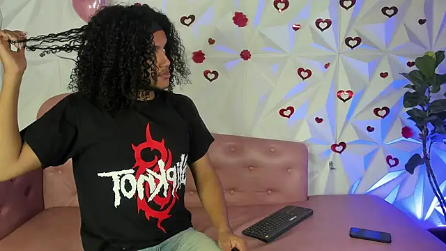 Snapshot of DanteAndKyle chatting on March 7, 10:32 pm DanteAndKyle online show from March 7, 10:32 pm