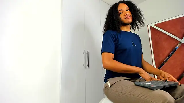 Snapshot of DanteAndKyle chatting on March 17, 11:32 pm DanteAndKyle online show from March 17, 11:32 pm