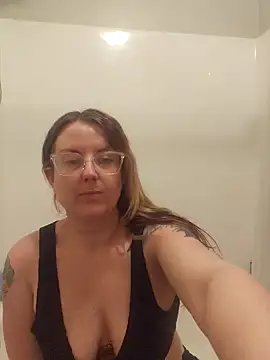 TattedMamaXOXO online show from February 1, 6:40 pm