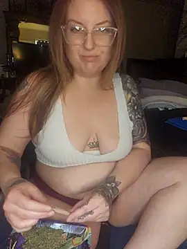 TattedMamaXOXO online show from March 21, 2:40 pm