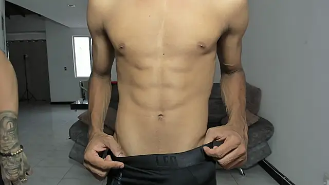 Snapshot of hotlittleones18 chatting on October 31, 8:54 pm hotlittleones18 online show from October 31, 8:54 pm