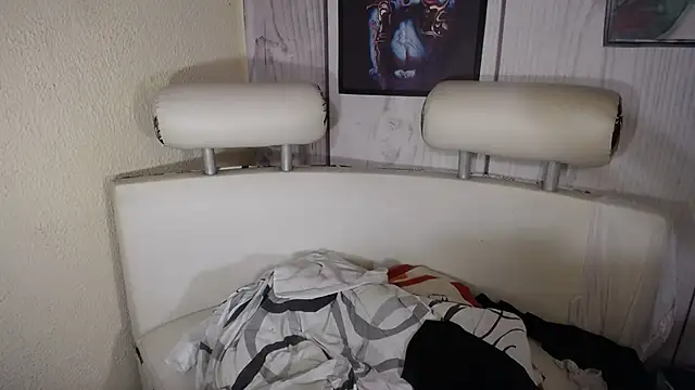 Snapshot of JULIANAWET69 chatting on February 12, 3:07 am JULIANAWET69 online show from February 12, 3:07 am