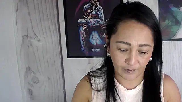 Snapshot of JULIANAWET69 chatting on October 27, 3:38 pm JULIANAWET69 online show from October 27, 3:38 pm