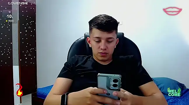 Snapshot of Alan_red chatting on February 21, 8:49 pm Alan red online show from February 21, 8:49 pm