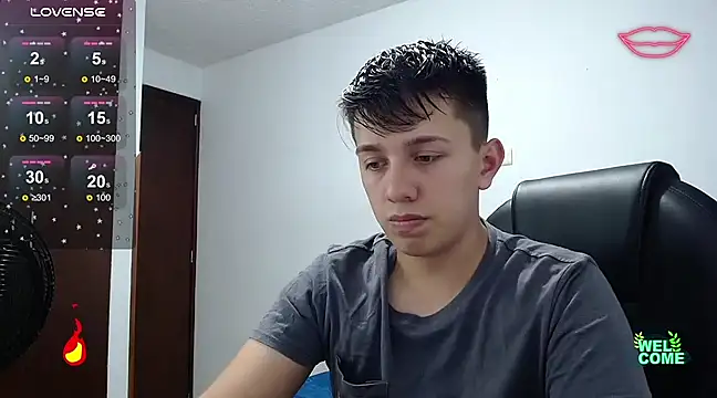 Snapshot of Alan_red chatting on February 28, 12:21 am Alan red online show from February 28, 12:21 am