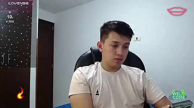 Snapshot of Alan_red chatting on March 3, 3:19 am Alan red online show from March 3, 3:19 am