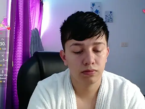 Snapshot of Alan_red chatting on September 19, 12:28 pm Alan red online show from September 19, 12:28 pm