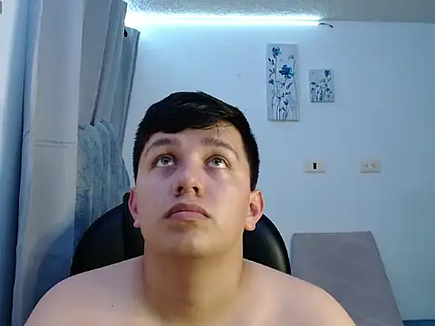 Snapshot of Alan_red chatting on December 17, 11:33 pm Alan red online show from December 17, 11:33 pm