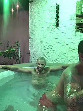 Snapshot of grossocalibre20 chatting on February 3, 2:53 am grossocalibre20 online show from February 3, 2:53 am