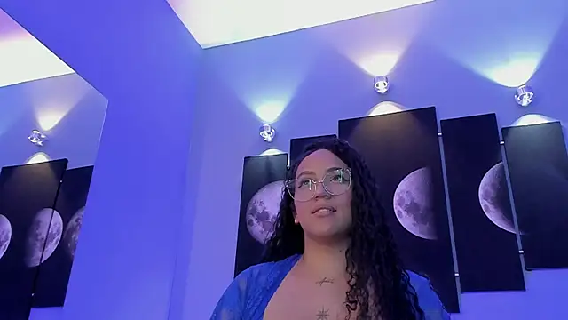 Snapshot of tatii_moon chatting on February 13, 9:51 am tatii moon online show from February 13, 9:51 am