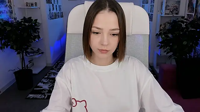 Snapshot of PamBeesly chatting on October 27, 8:29 am PamBeesly online show from October 27, 8:29 am