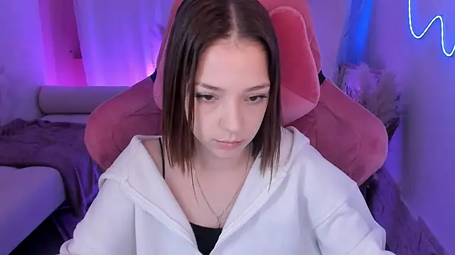 PamBeesly online show from December 21, 8:43 am