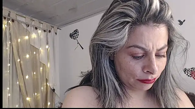 Snapshot of massing_6 chatting on November 9, 4:11 am massing 6 online show from November 9, 4:11 am