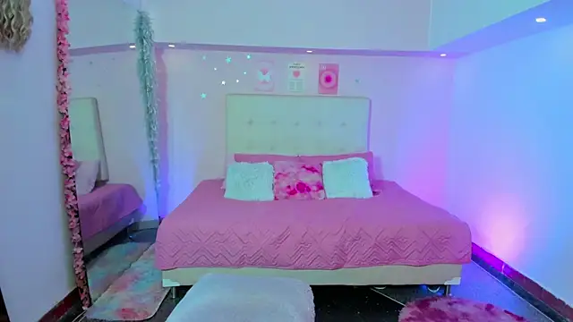 ScarlettDreamss7 online show from October 4, 1:47 am