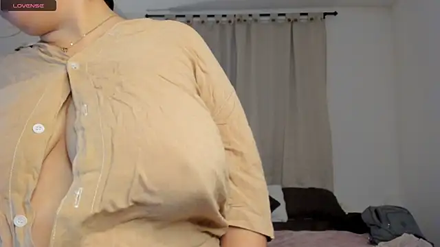 Snapshot of brithany_olson25 chatting on October 29, 12:02 am brithany olson25 online show from October 29, 12:02 am