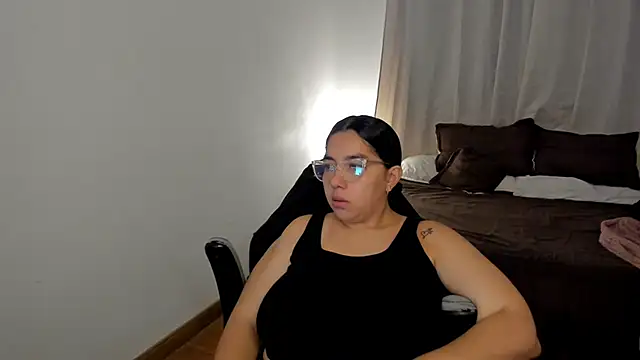 Snapshot of brithany_olson25 chatting on November 26, 11:22 am brithany olson25 online show from November 26, 11:22 am