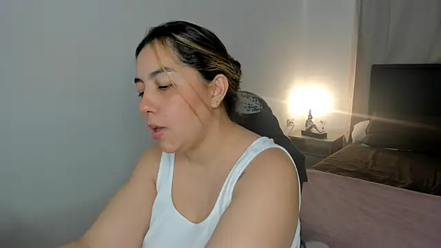 brithany olson25 online show from April 15, 6:37 pm