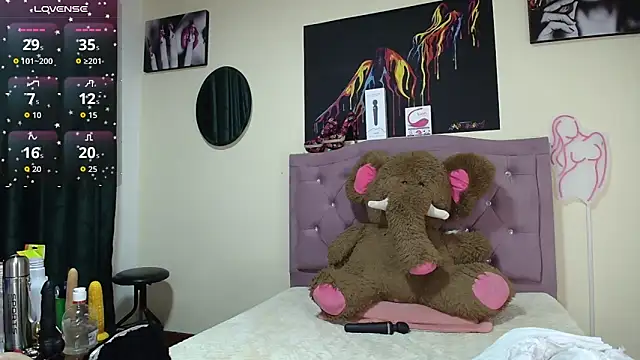 Emmie Hot online show from September 19, 12:17 pm