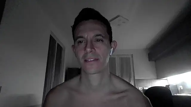 Snapshot of Masterclassyfeet chatting on March 15, 12:15 am Masterclassyfeet online show from March 15, 12:15 am