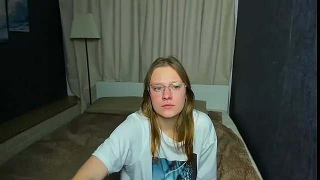 Snapshot of TessaSwans chatting on January 30, 1:22 am TessaSwans online show from January 30, 1:22 am