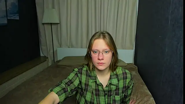 Snapshot of TessaSwans chatting on January 30, 9:15 am TessaSwans online show from January 30, 9:15 am