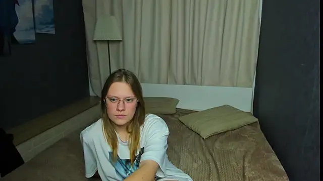 Snapshot of TessaSwans chatting on January 30, 6:21 pm TessaSwans online show from January 30, 6:21 pm