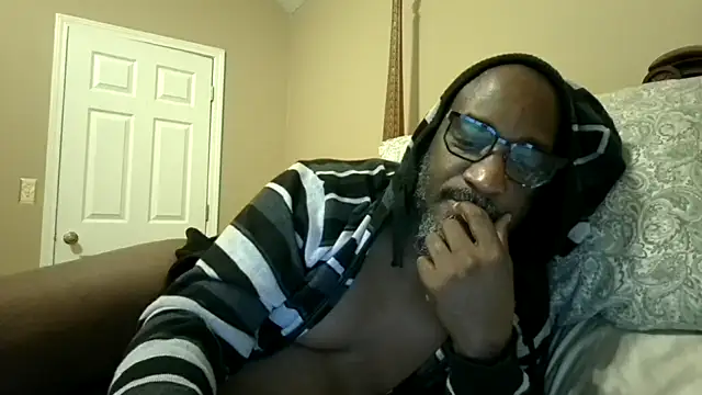 Snapshot of Soultouch1 chatting on November 26, 4:57 am Soultouch1 online show from November 26, 4:57 am