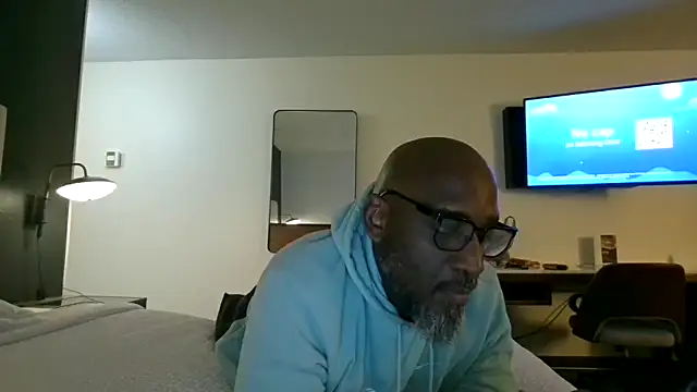 Snapshot of Soultouch1 chatting on December 5, 6:33 am Soultouch1 online show from December 5, 6:33 am