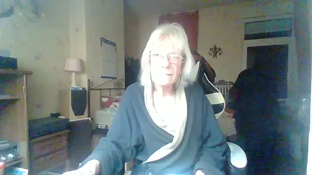 Snapshot of rosanetrav chatting on November 18, 5:01 am rosanetrav online show from November 18, 5:01 am