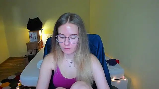 EmilyPaw online show from February 13, 6:27 pm