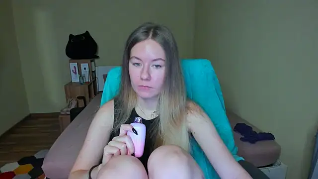 EmilyPaw online show from February 23, 8:28 am